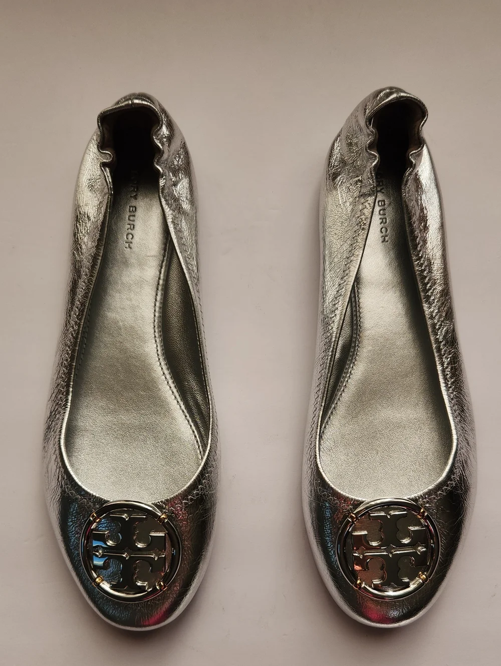 NWT Tory Burch Minnie Silver Metallic Logo Leather Casual Holiday Ballet Flats